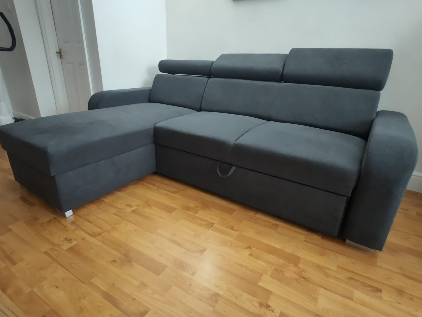 UNIVERSAL CORNER SOFA BED ASTEE 235CM EASY CLEAN FABRIC ADJUSTABLE HEADREST CHOICE OF COLORS / SPRINGS + FOAM